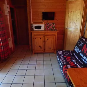 https://les-chalets-de-montorgueil-saurat.midi-pyreneeshotels.com